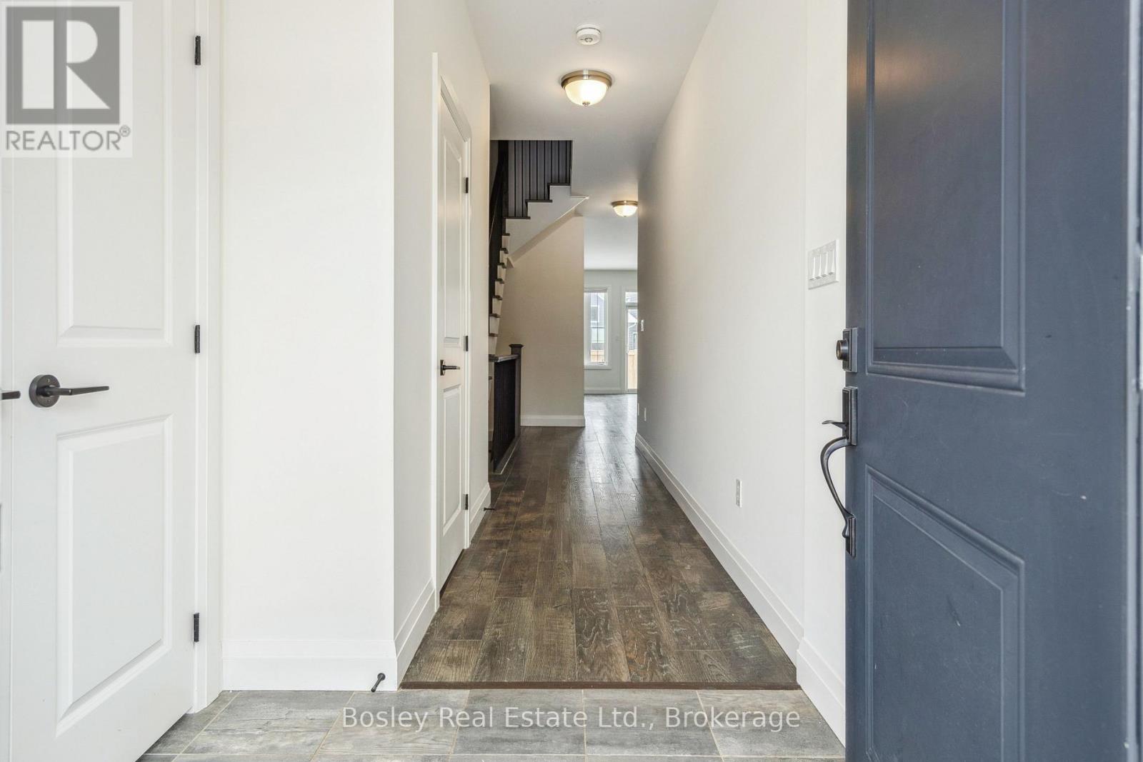 213 Yellow Birch Crescent, Blue Mountains, Ontario  L9Y 0R4 - Photo 4 - X12456533
