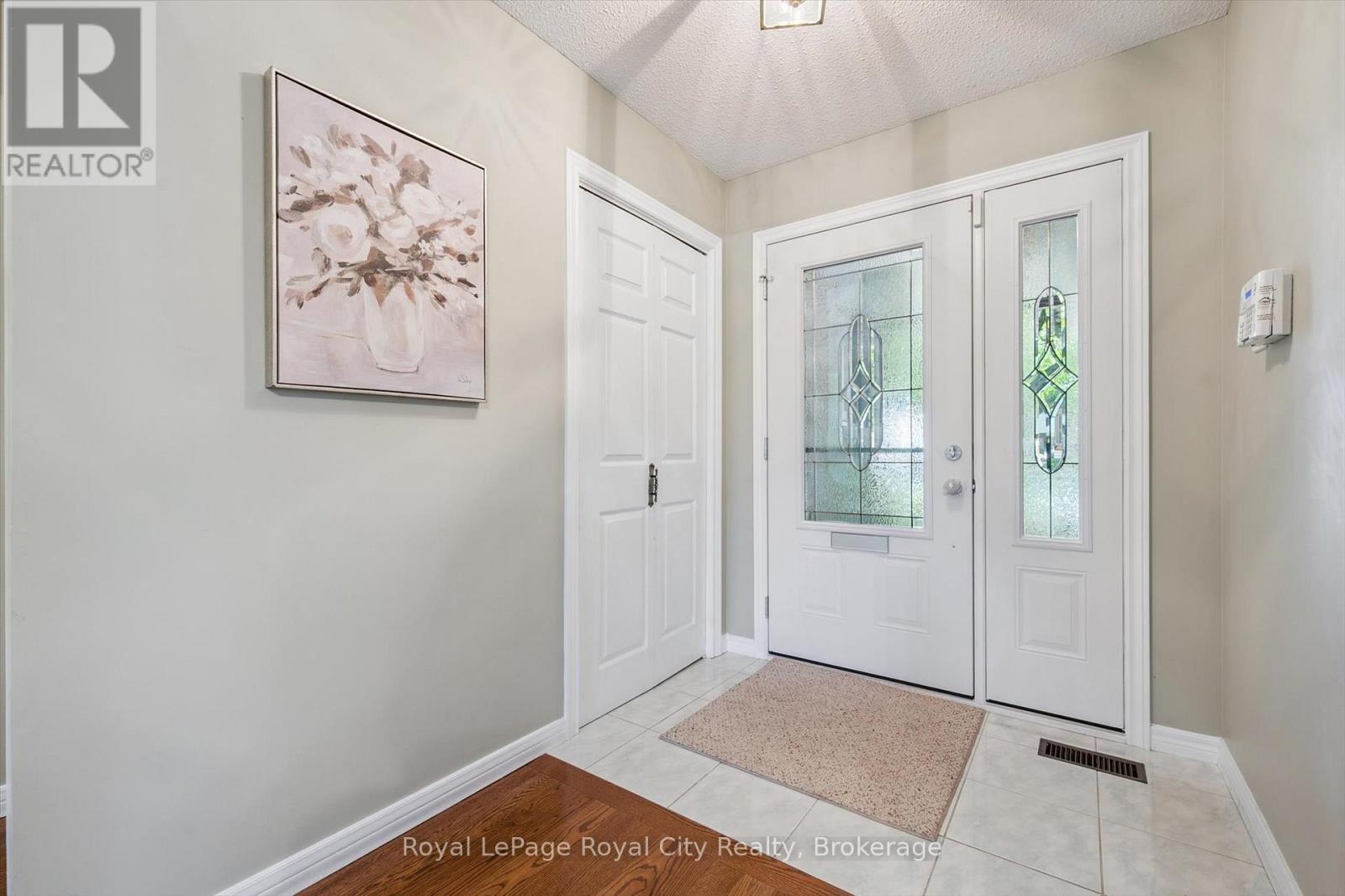75 Shadybrook Crescent, Guelph, Ontario  N1G 3H6 - Photo 8 - X12456537