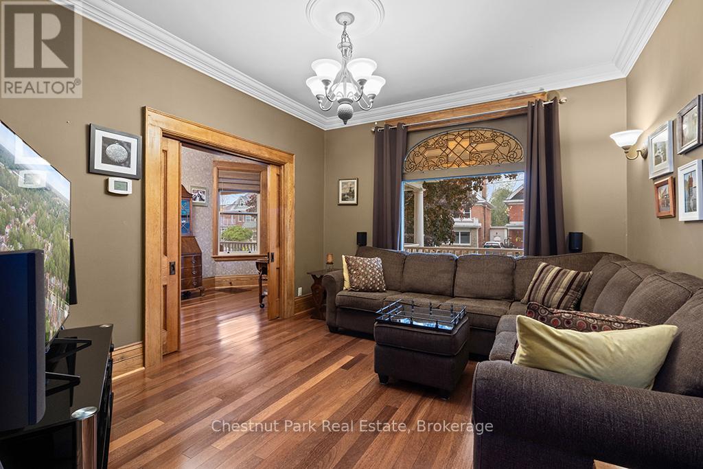 689 4th Avenue E, Owen Sound, Ontario  N4K 2N3 - Photo 9 - X12456546