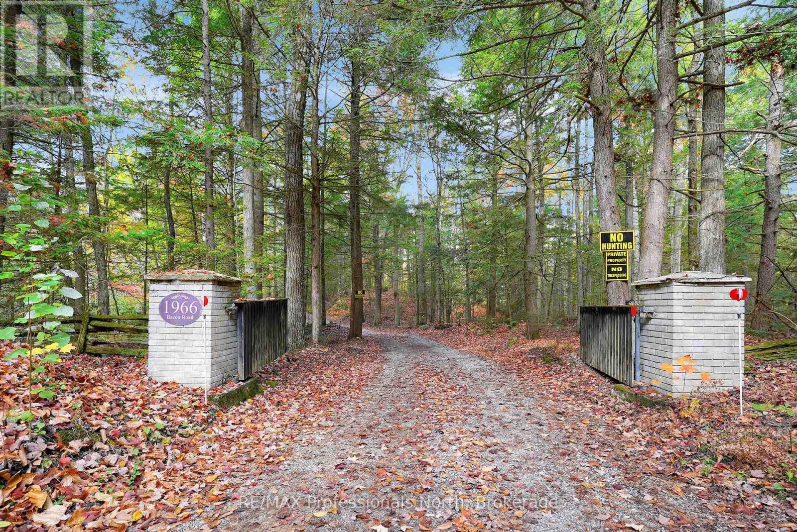 1966 Bacon Road, Minden Hills (Snowdon), Ontario  K0M 2A1 - Photo 4 - X12456562