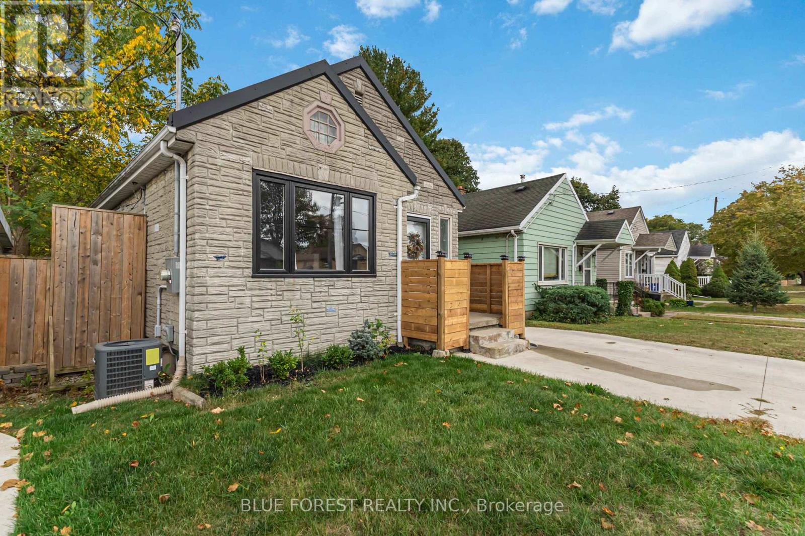 1155 Trafalgar Street, London East (East M), Ontario  N5Z 1H3 - Photo 6 - X12456500