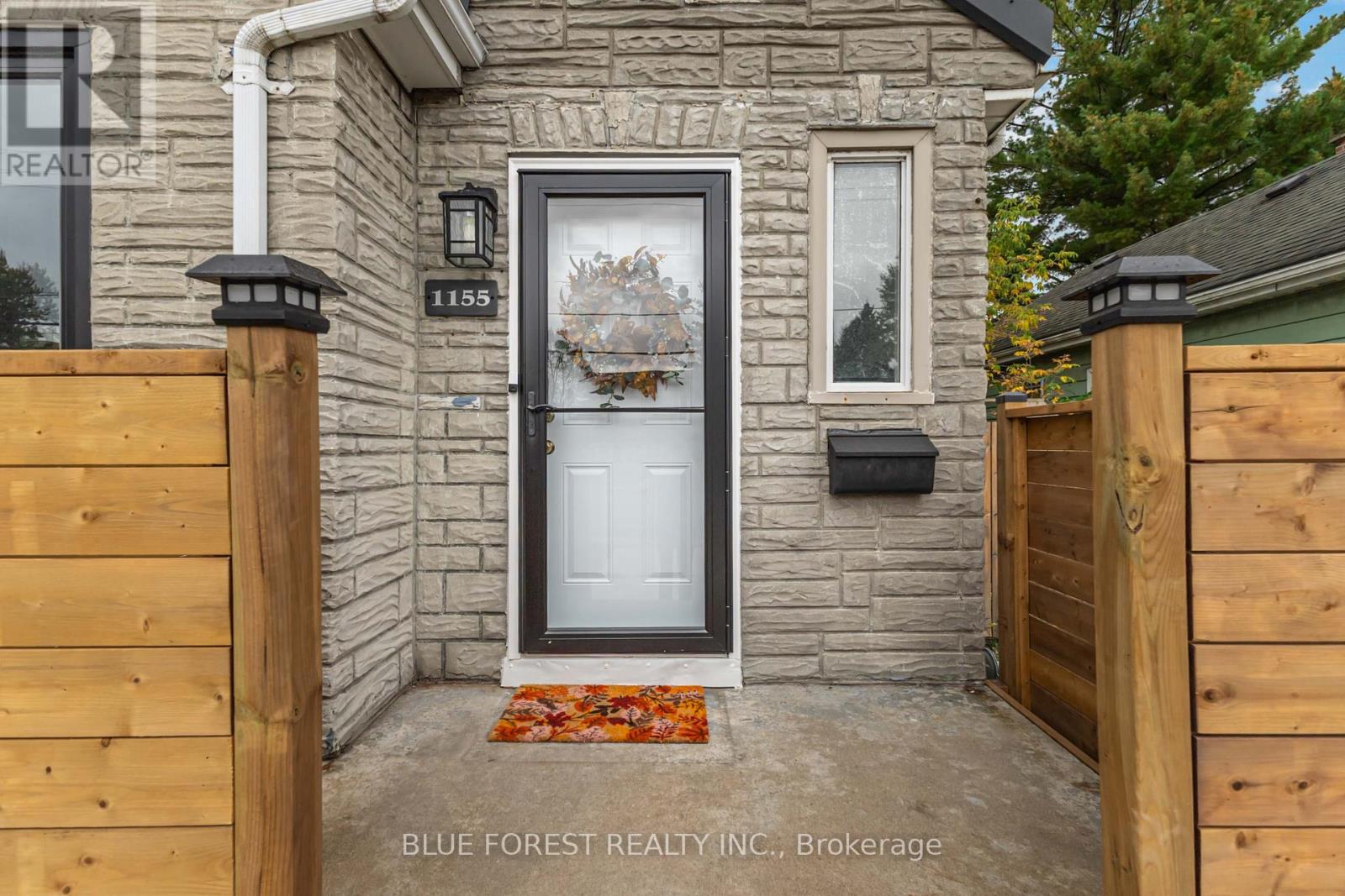 1155 Trafalgar Street, London East (East M), Ontario  N5Z 1H3 - Photo 7 - X12456500