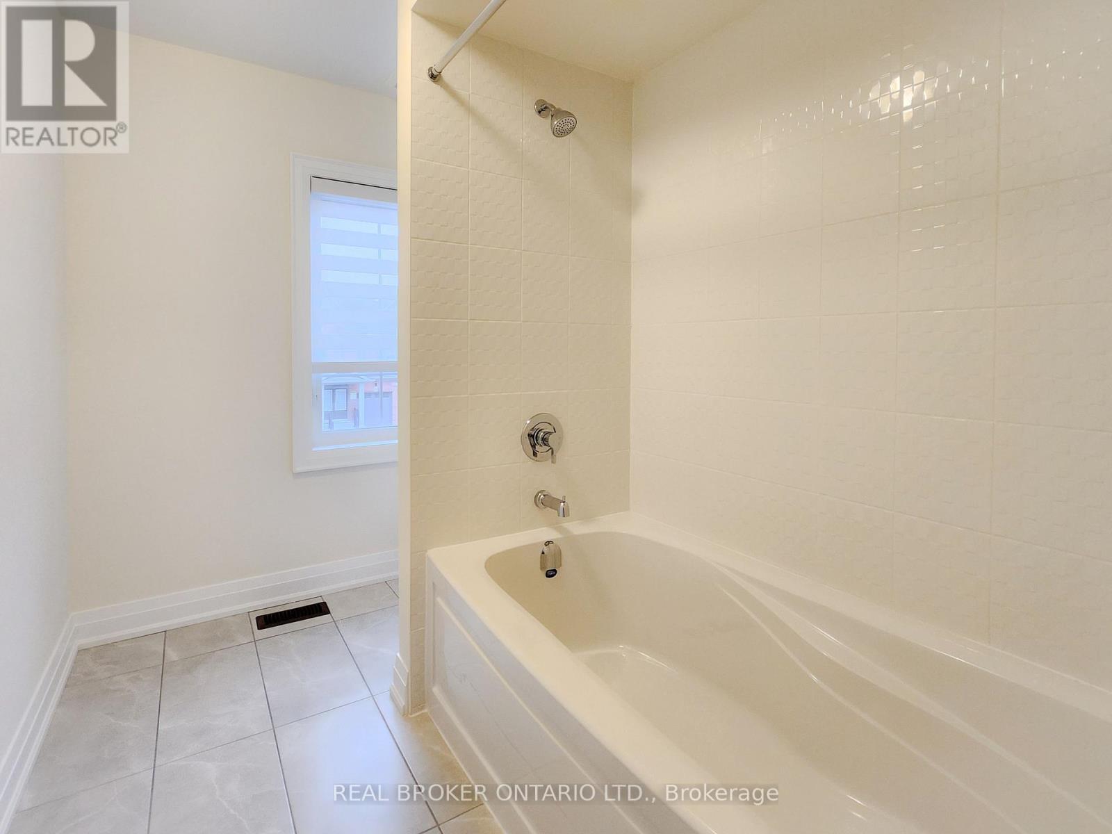 72 Kentledge Avenue, East Gwillimbury, Ontario  L9N 0V9 - Photo 24 - N12456483