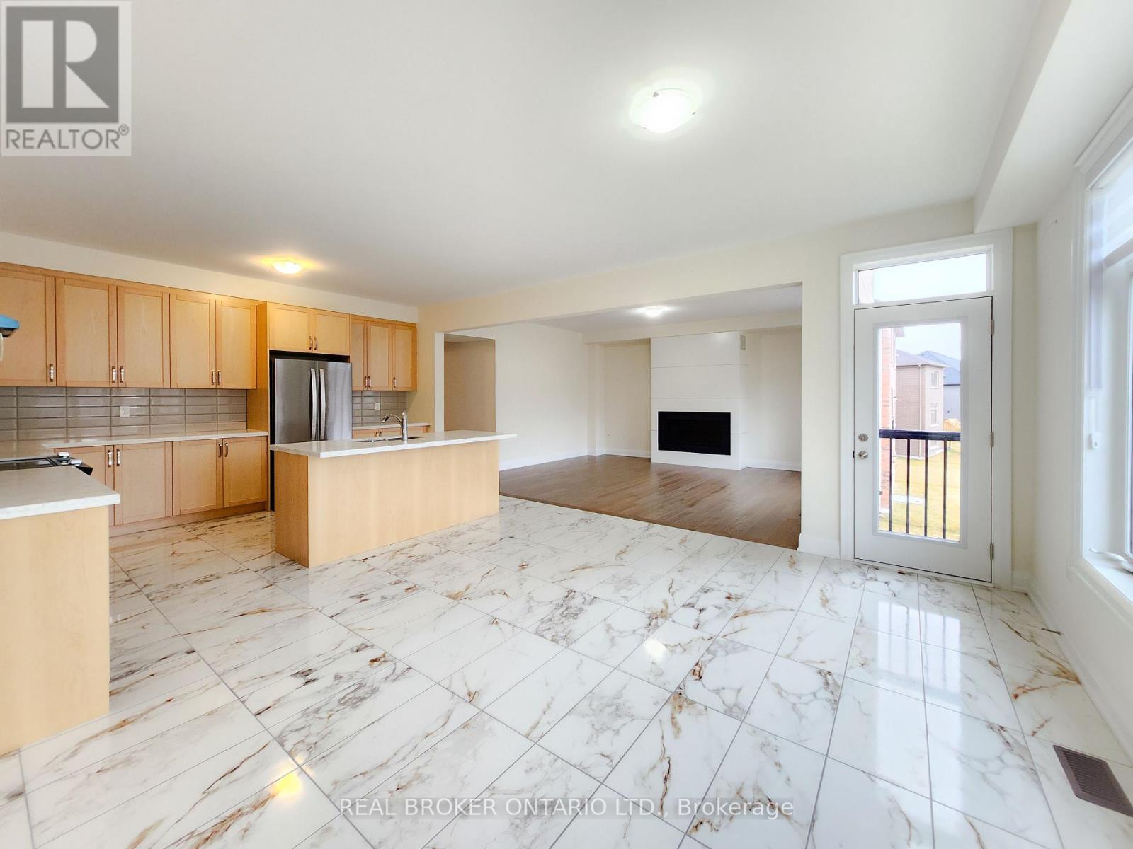 72 Kentledge Avenue, East Gwillimbury, Ontario  L9N 0V9 - Photo 3 - N12456483