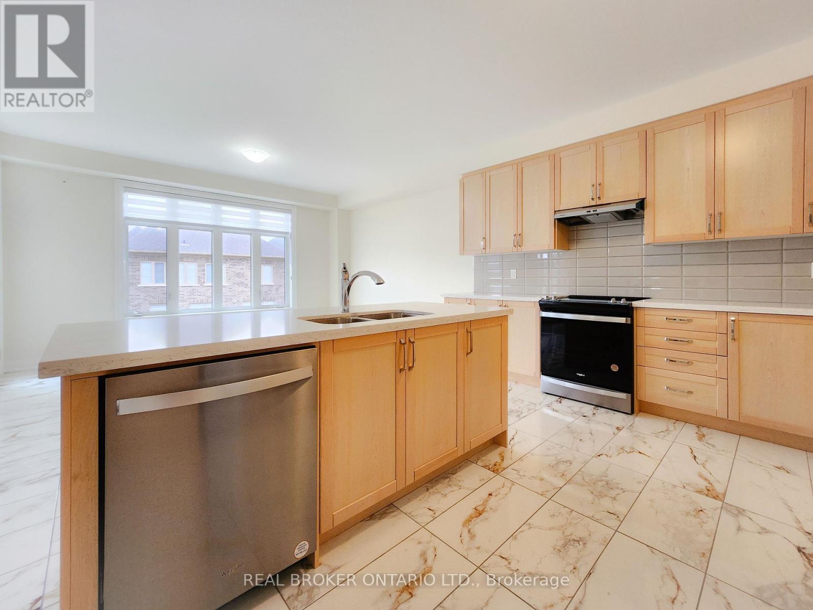 72 Kentledge Avenue, East Gwillimbury, Ontario  L9N 0V9 - Photo 5 - N12456483