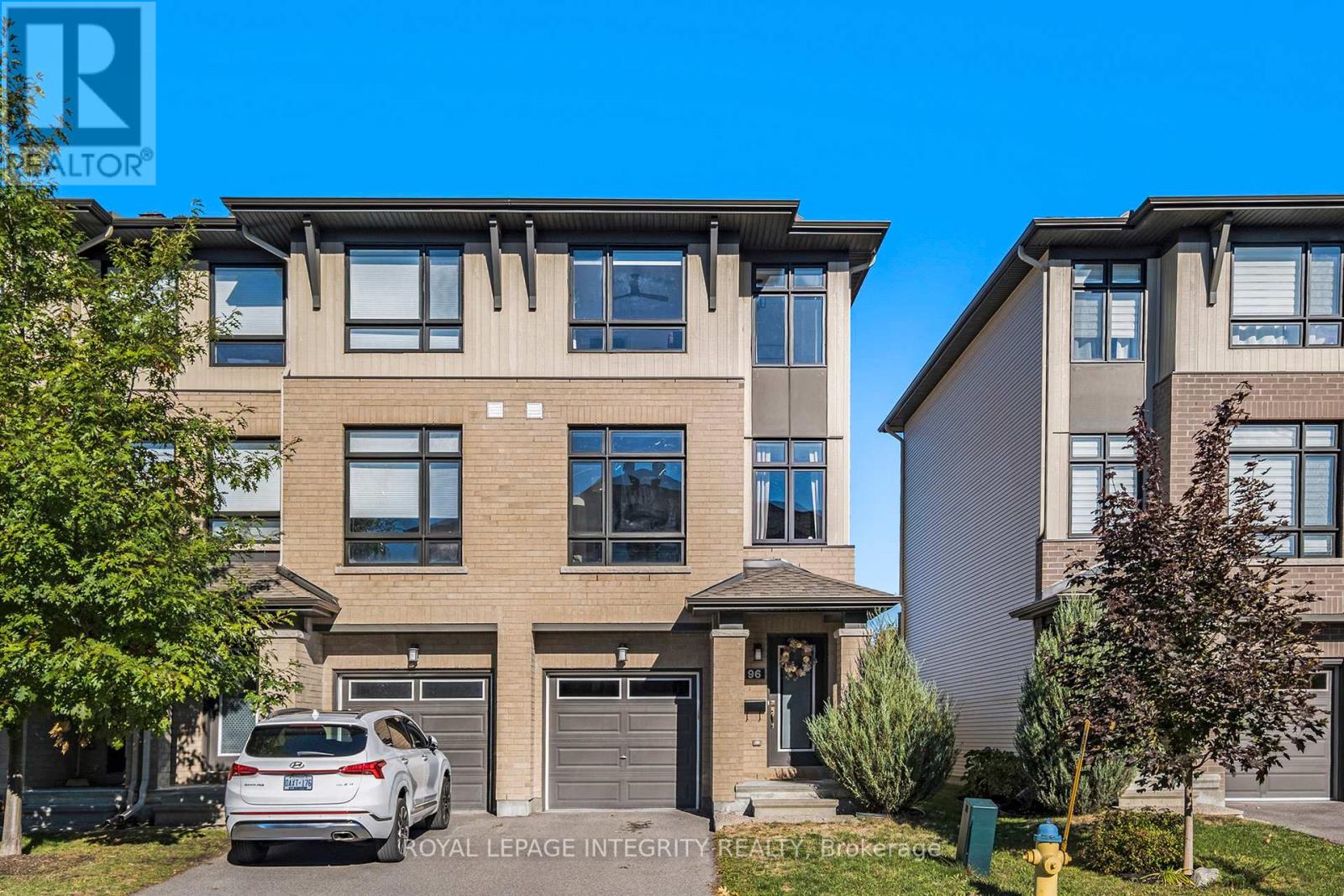 96 Gooseberry Place, Ottawa, Ontario  K2J 5Z6 - Photo 2 - X12456544