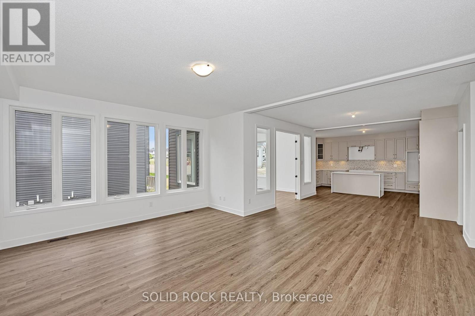 92 Esban Drive, Ottawa, Ontario  K1X 0J3 - Photo 18 - X12456648