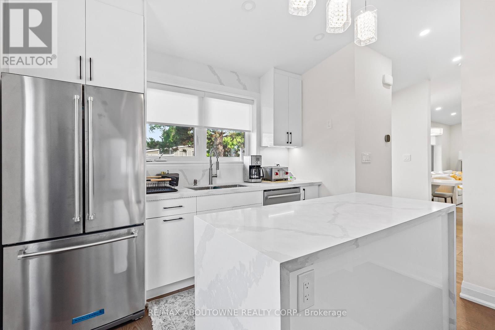 Upper - 523 Pinegrove Road, Oakville, Ontario  L6K 2C2 - Photo 10 - W12280690