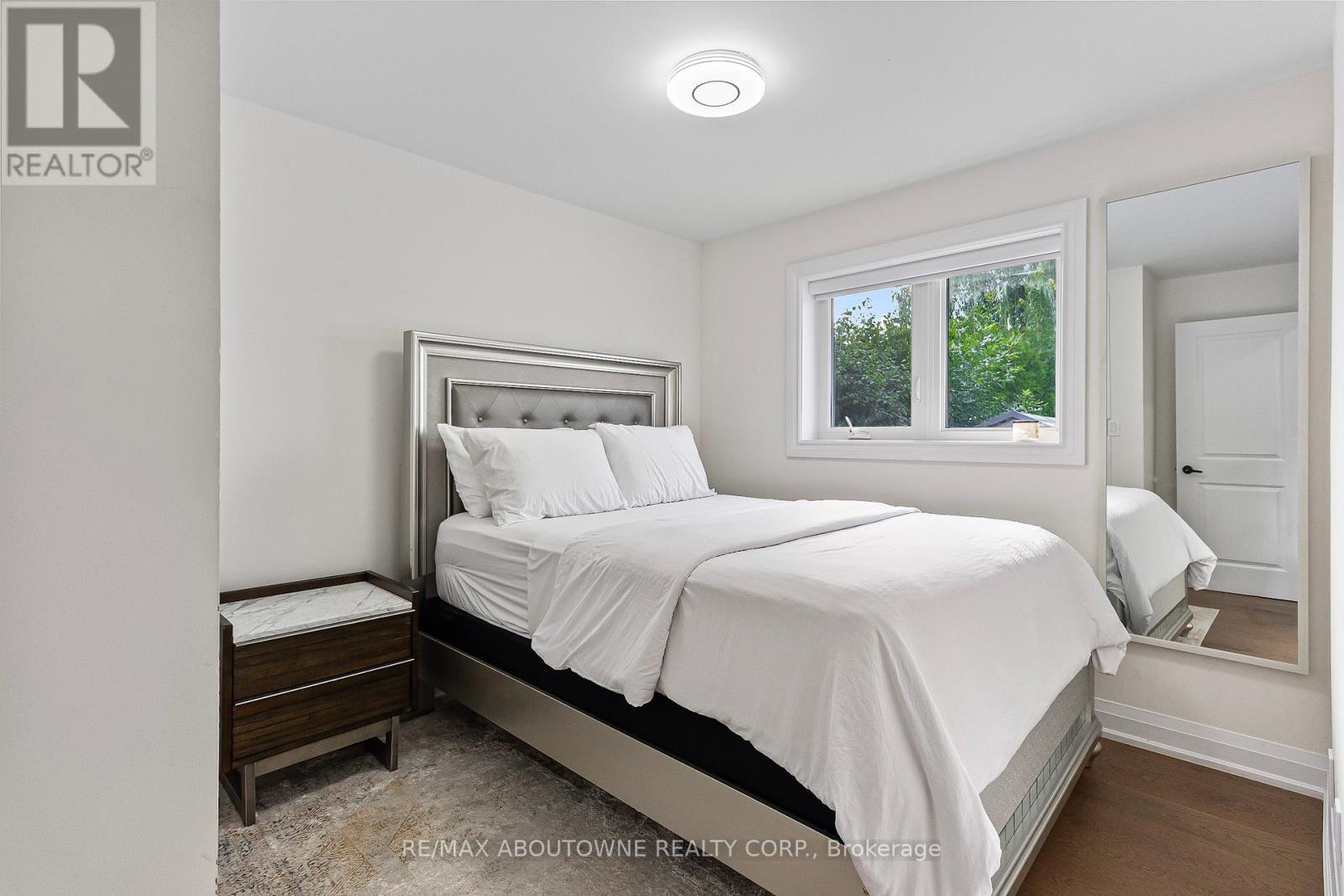 Upper - 523 Pinegrove Road, Oakville, Ontario  L6K 2C2 - Photo 22 - W12280690