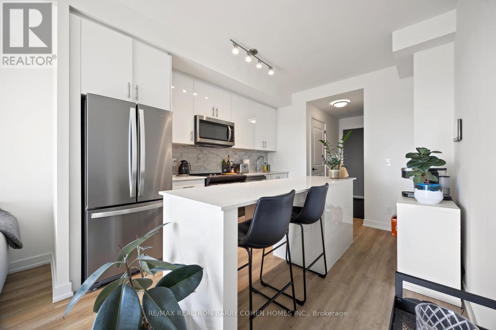 1006 - 335 WHEAT BOOM DRIVE, Oakville, Ontario