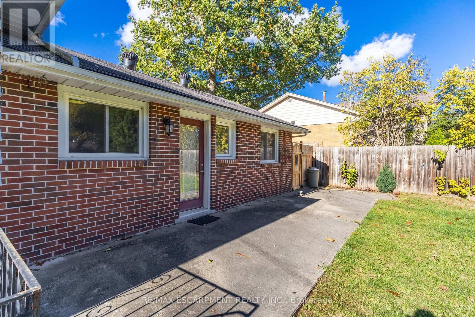 241 Tottenham Road, Burlington, Ontario  L7L 4G5 - Photo 36 - W12456361