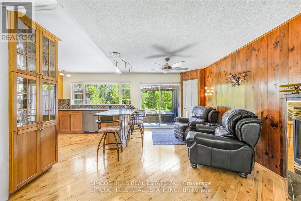 185 Medonte Sideroad 2 Road, Oro-Medonte, Ontario  L0K 1E0 - Photo 4 - S12456457