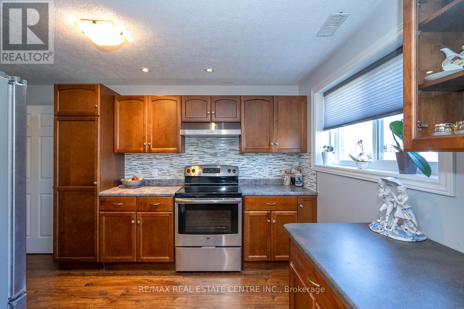 405 Minnie Street, North Huron, Ontario  N0G 2W0 - Photo 33 - X12115412