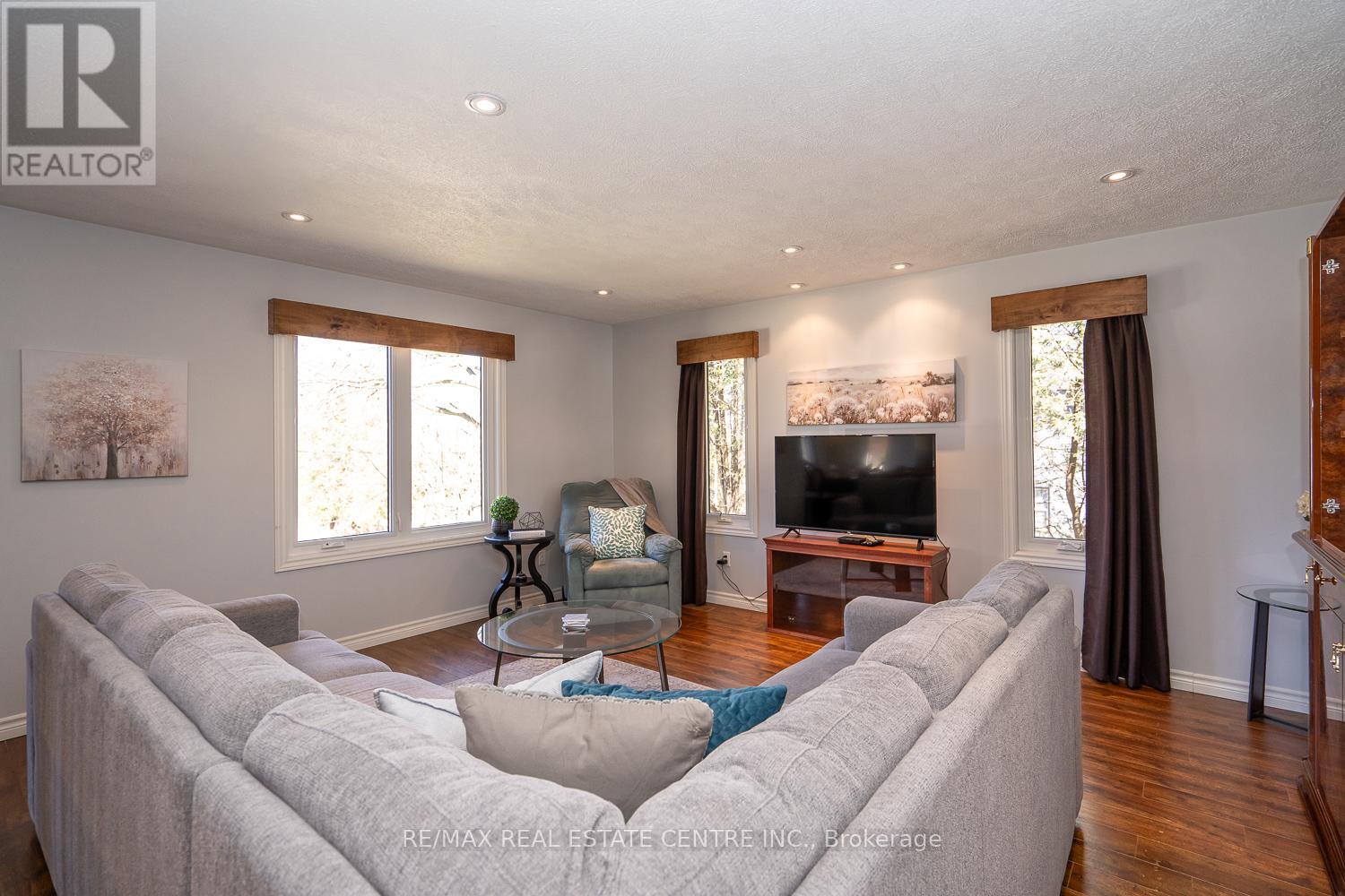 405 Minnie Street, North Huron, Ontario  N0G 2W0 - Photo 14 - X12115412