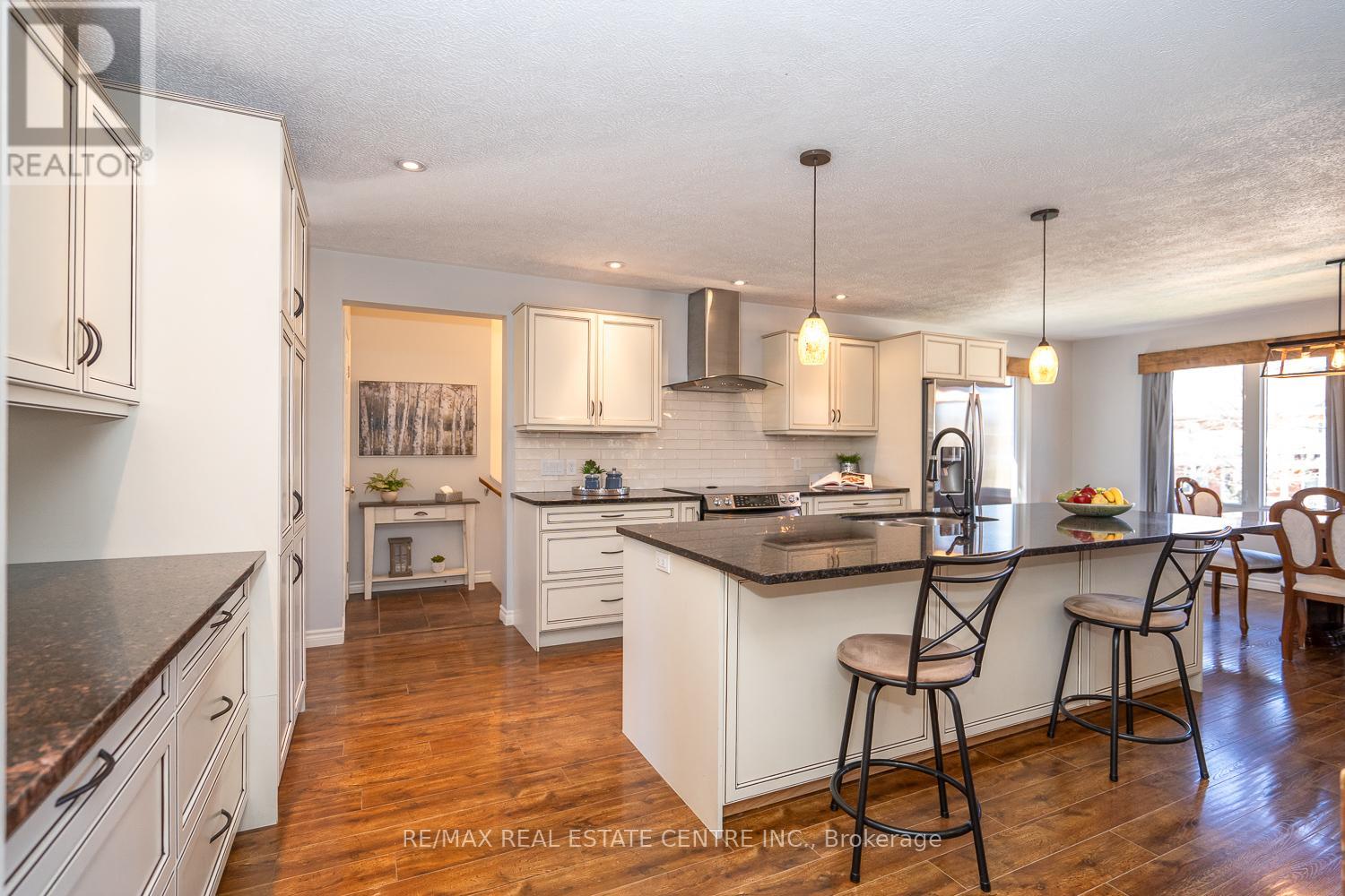 405 Minnie Street, North Huron, Ontario  N0G 2W0 - Photo 10 - X12115412