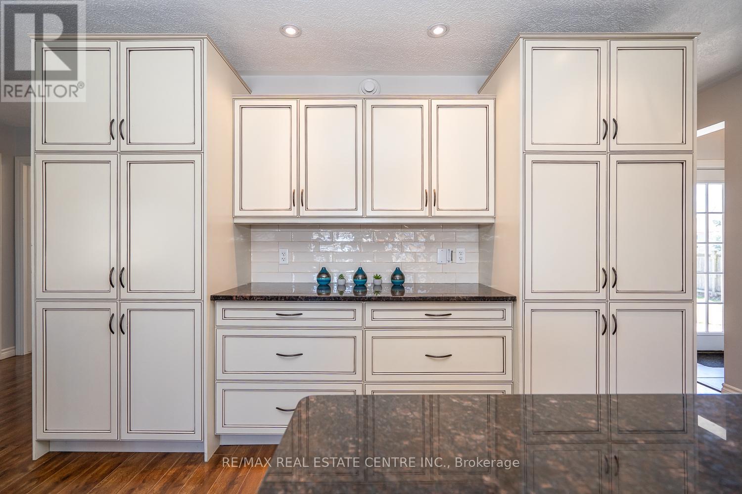 405 Minnie Street, North Huron, Ontario  N0G 2W0 - Photo 11 - X12115412