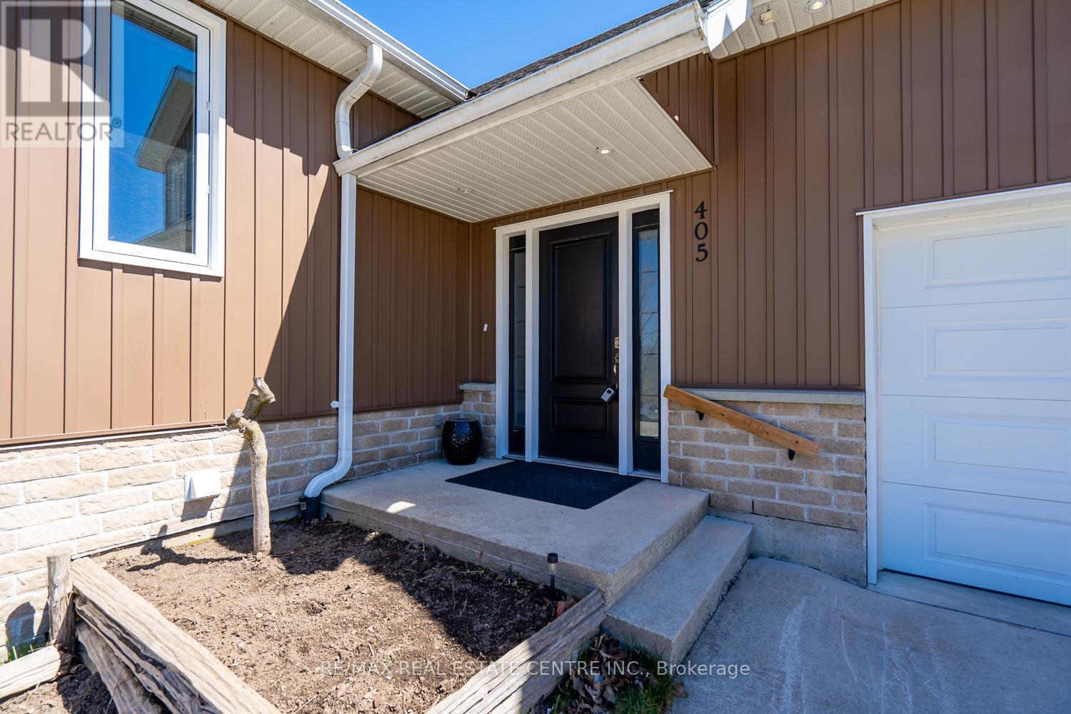 405 Minnie Street, North Huron, Ontario  N0G 2W0 - Photo 3 - X12115412