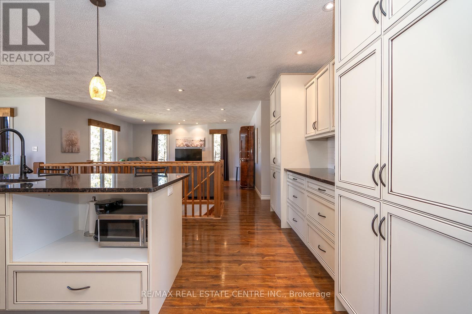 405 Minnie Street, North Huron, Ontario  N0G 2W0 - Photo 6 - X12115412