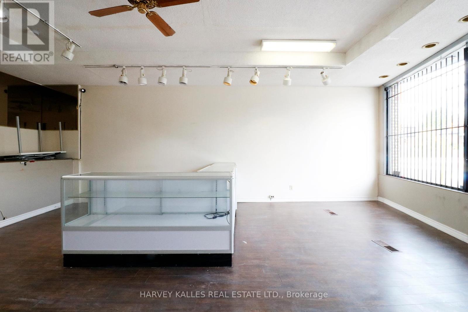 3811 Lake Shore Boulevard W, Toronto, Ontario  M8W 1R2 - Photo 10 - W12456459
