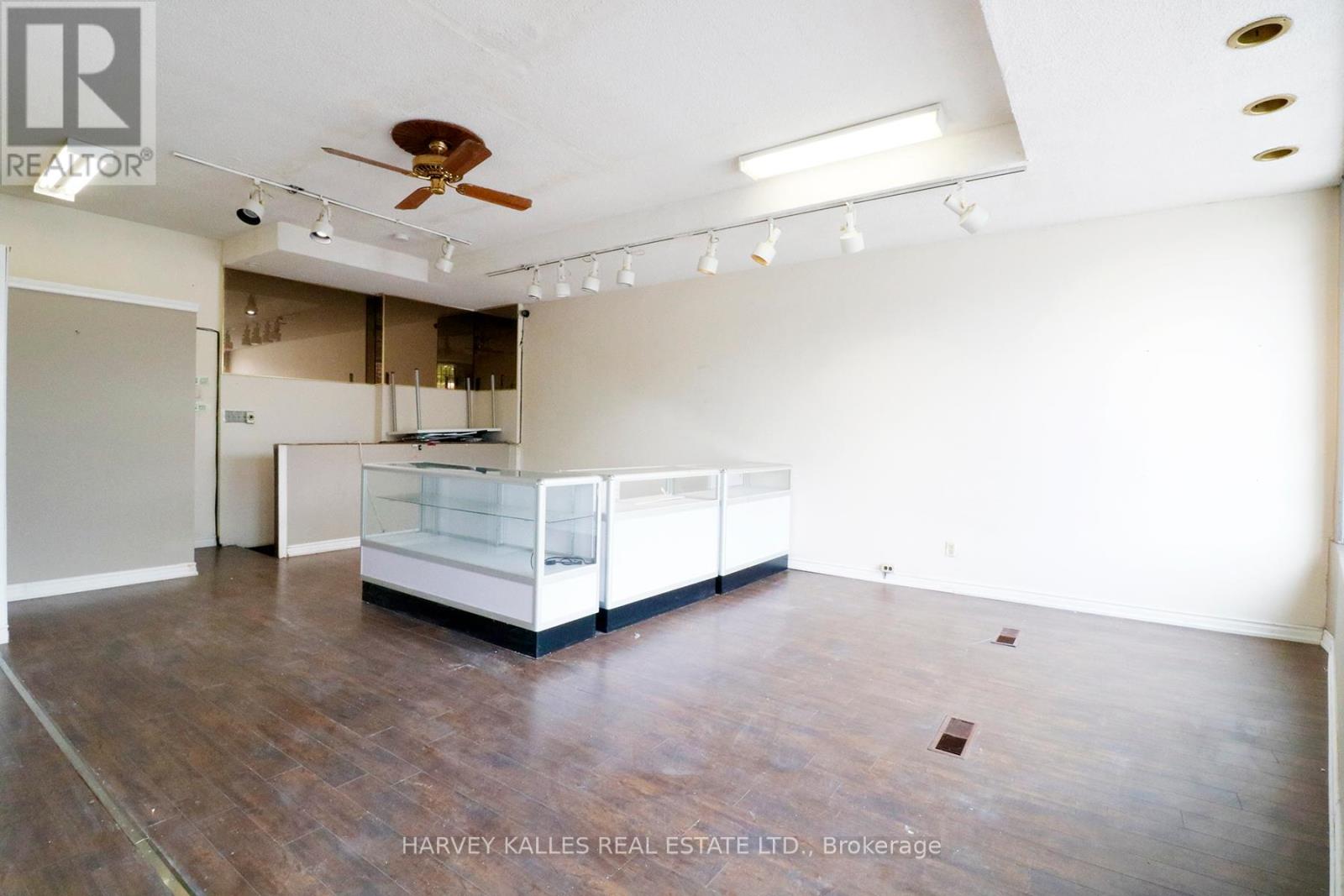 3811 Lake Shore Boulevard W, Toronto, Ontario  M8W 1R2 - Photo 3 - W12456459