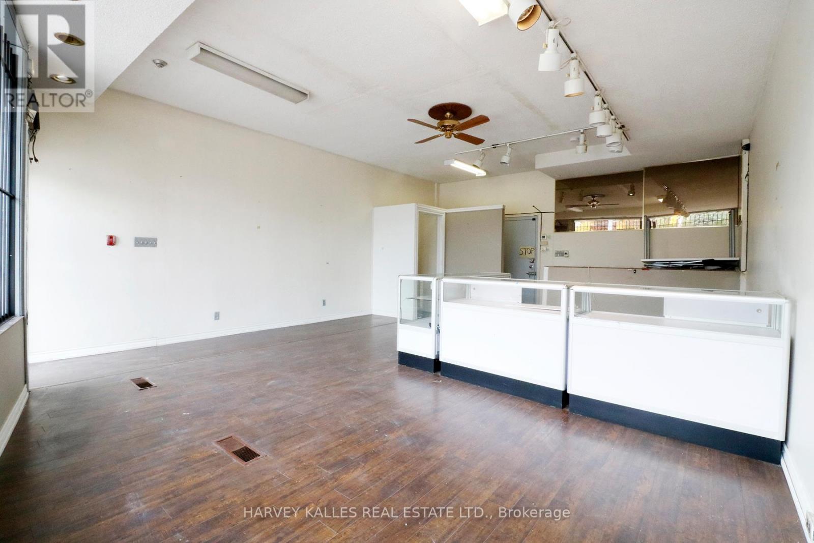 3811 Lake Shore Boulevard W, Toronto, Ontario  M8W 1R2 - Photo 4 - W12456459