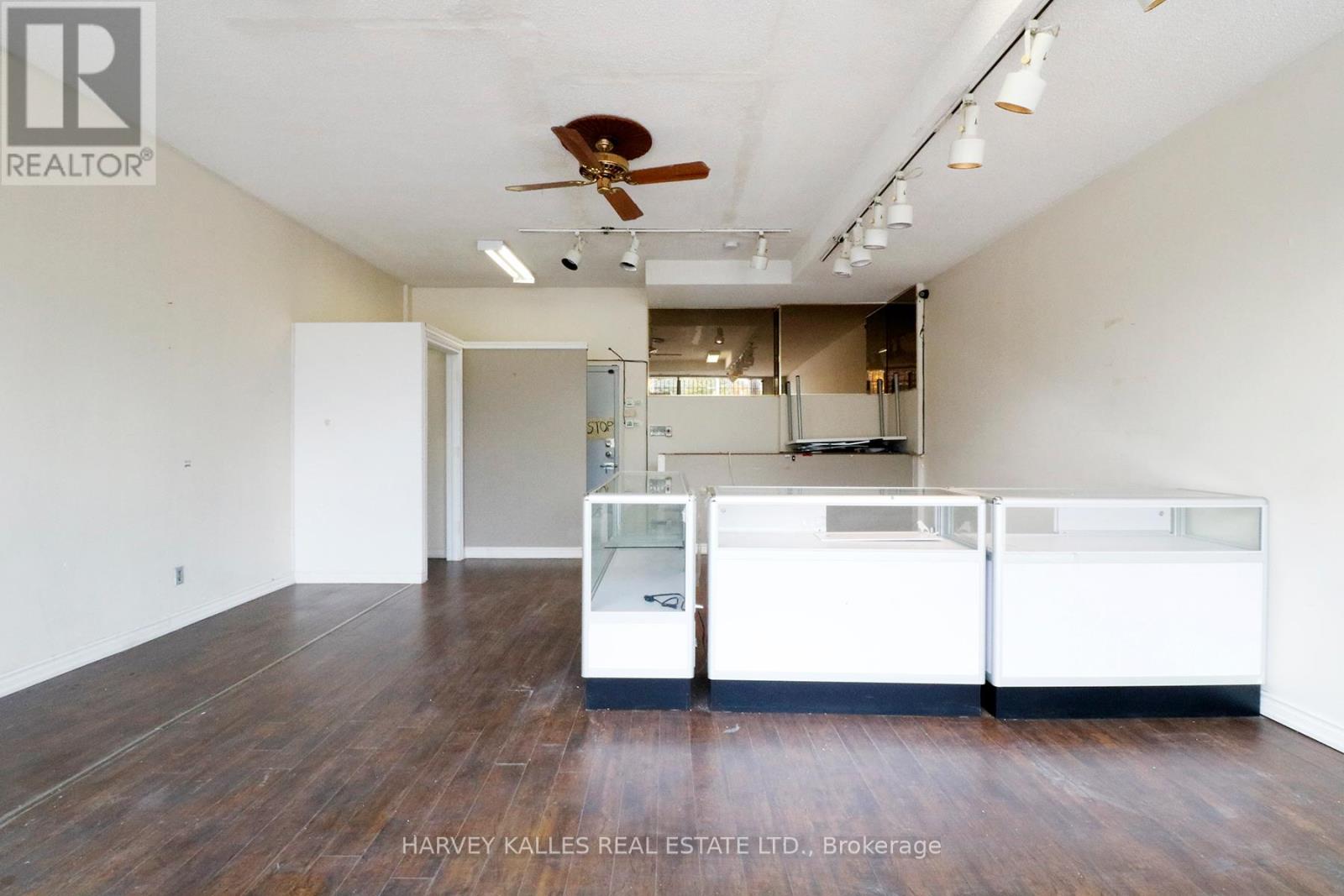 3811 Lake Shore Boulevard W, Toronto, Ontario  M8W 1R2 - Photo 8 - W12456459