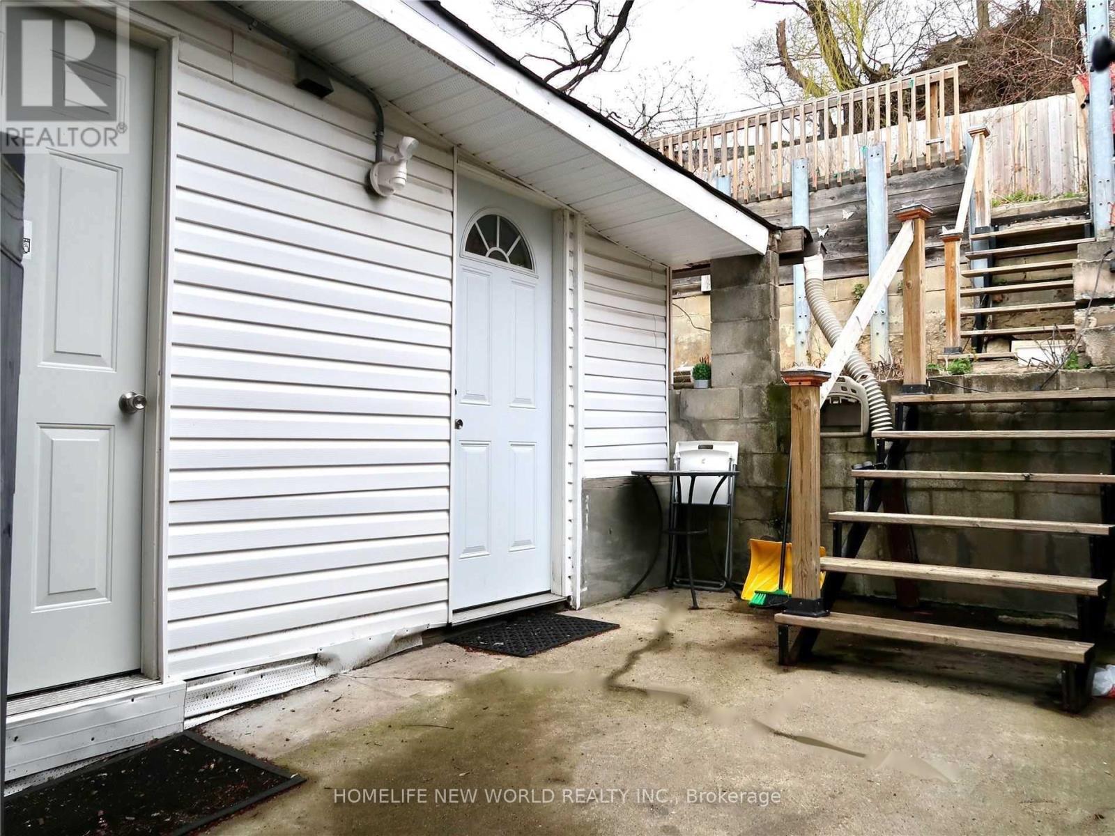202 - 1514 Davenport Road, Toronto, Ontario  M6H 2H8 - Photo 3 - W12456463