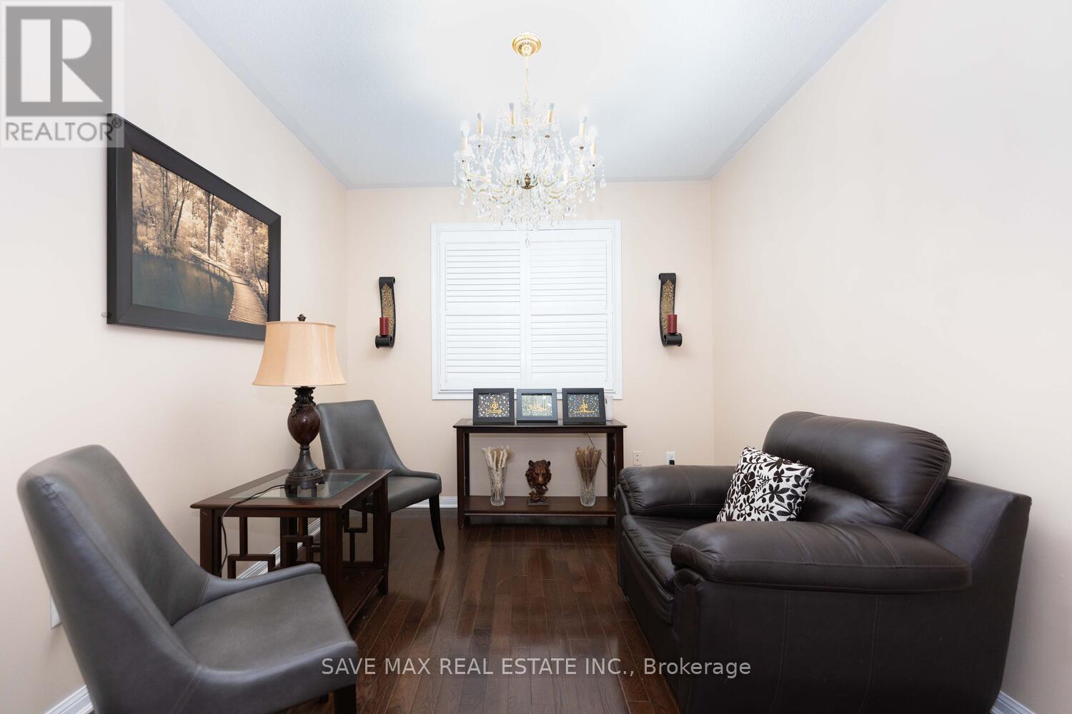 4 Donomore Drive, Brampton, Ontario  L7A 0S8 - Photo 4 - W12456465