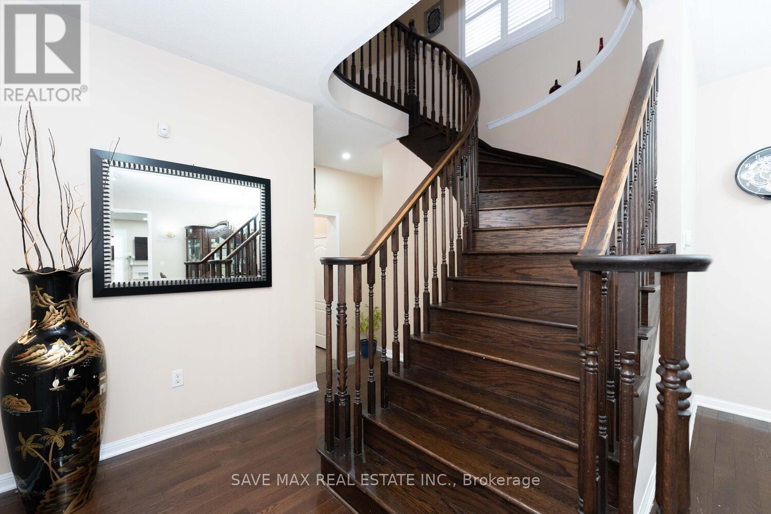 4 Donomore Drive, Brampton, Ontario  L7A 0S8 - Photo 9 - W12456465