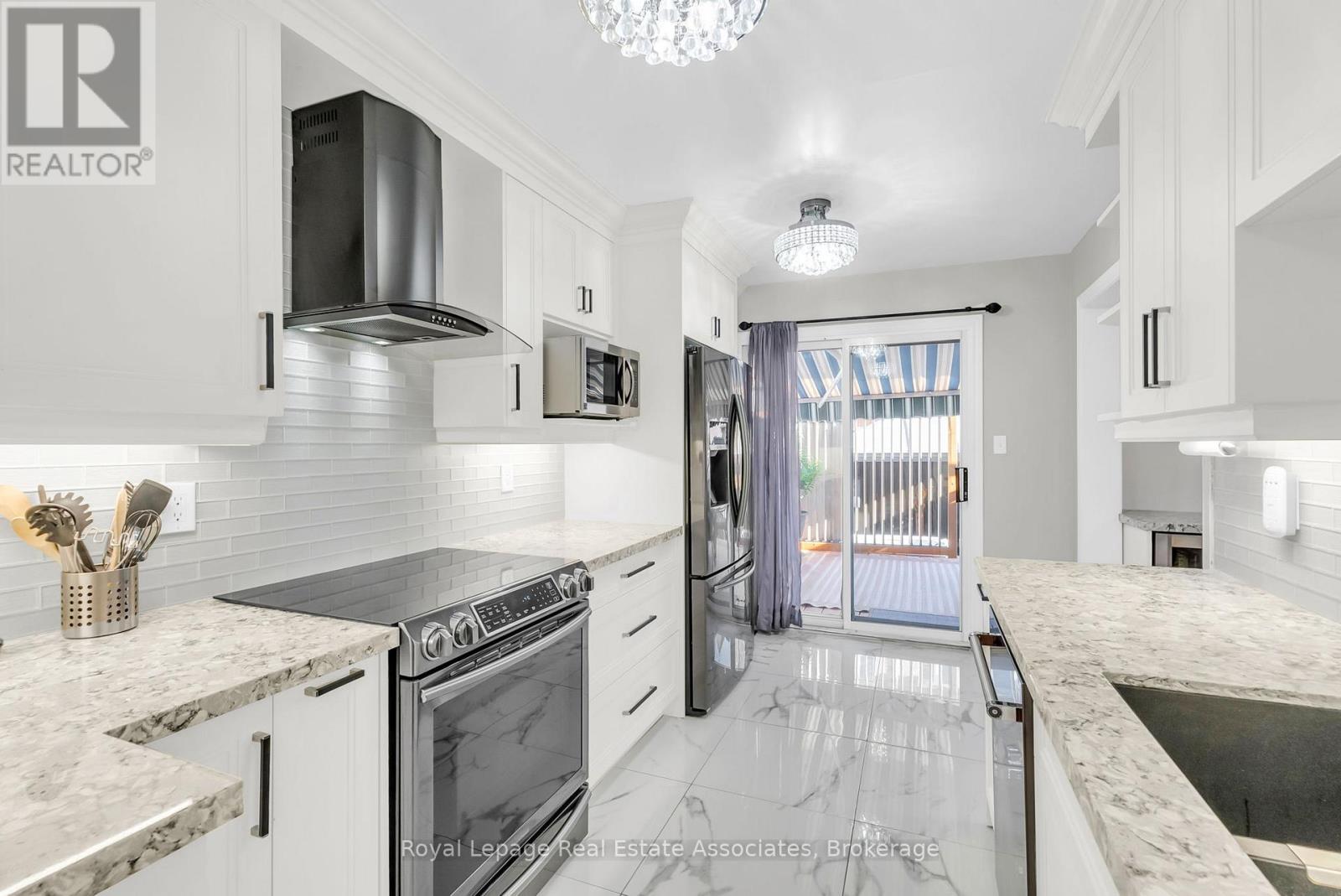 548 Leatherleaf Drive, Mississauga, Ontario  L4Z 3Y5 - Photo 4 - W12456490
