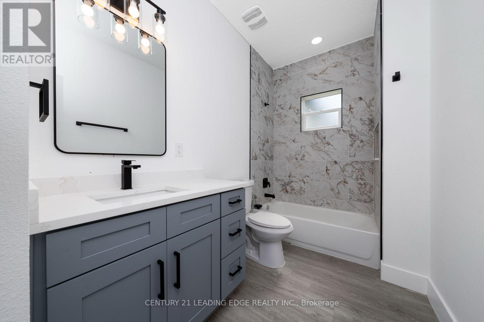 Sw - 3270 Framingham Avenue, Florida  Usa, Ontario    - Photo 6 - X12456478