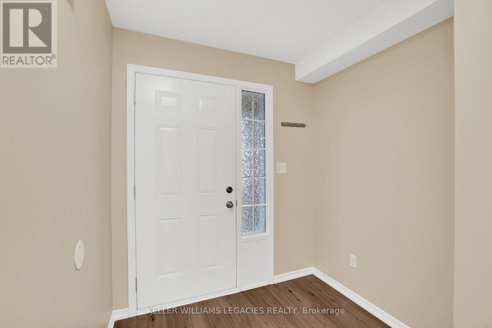 933 Zeller Crescent, Kitchener, Ontario  N2A 0C7 - Photo 2 - X12456493