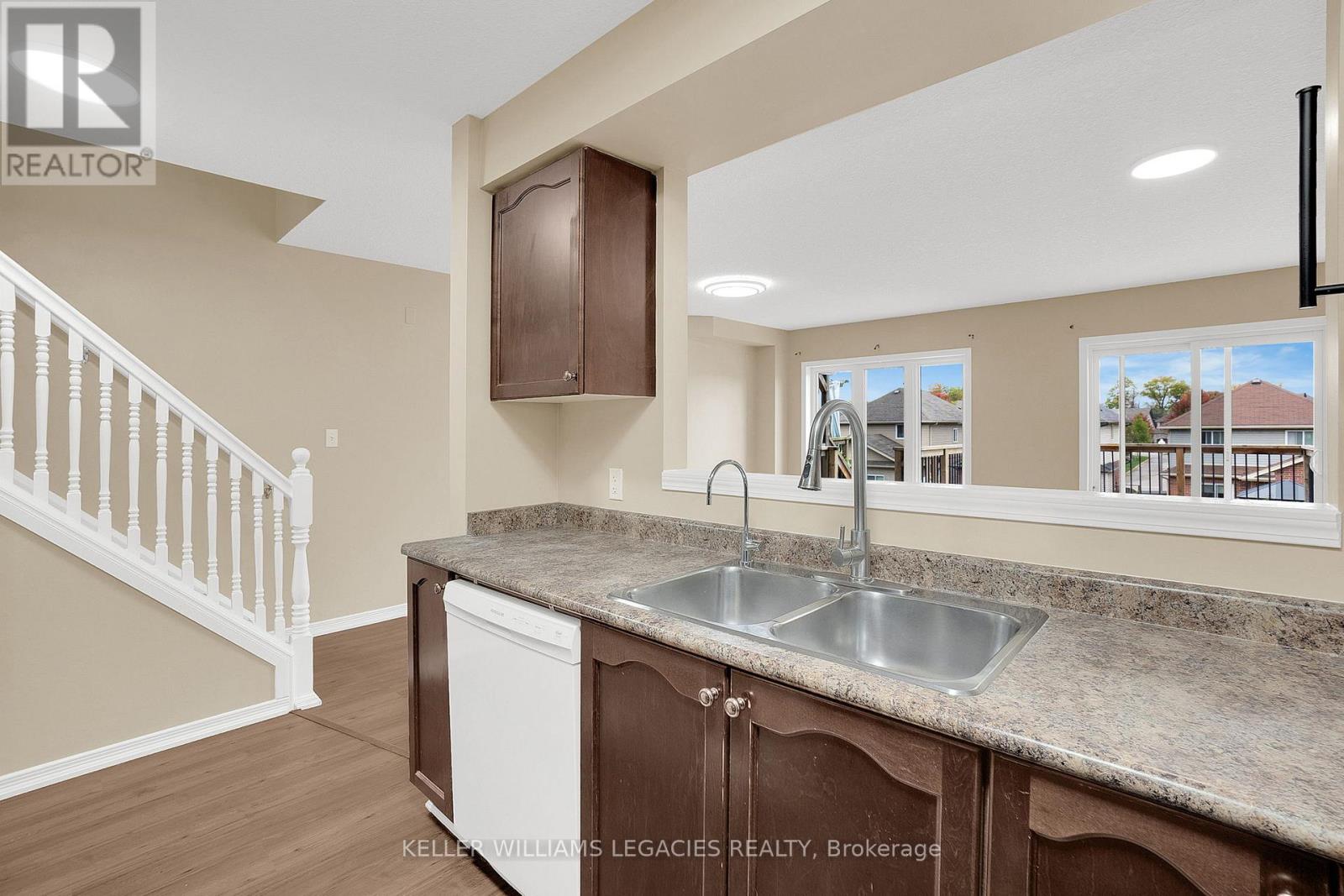 933 Zeller Crescent, Kitchener, Ontario  N2A 0C7 - Photo 5 - X12456493