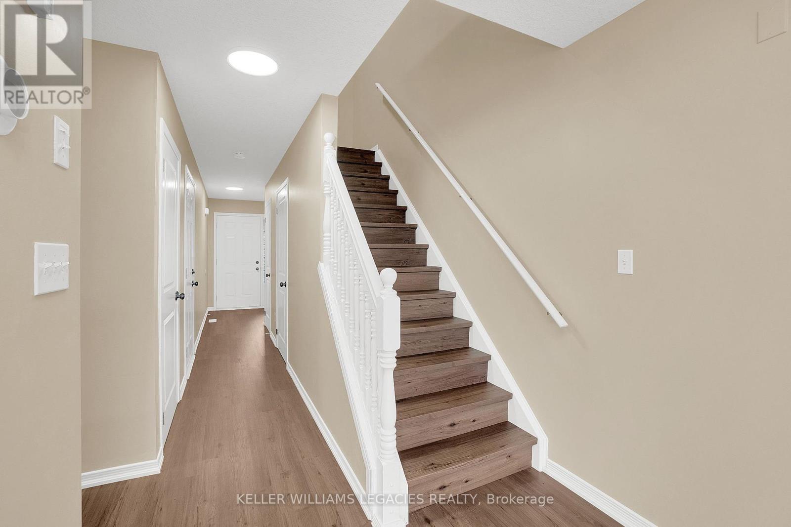 933 Zeller Crescent, Kitchener, Ontario  N2A 0C7 - Photo 6 - X12456493