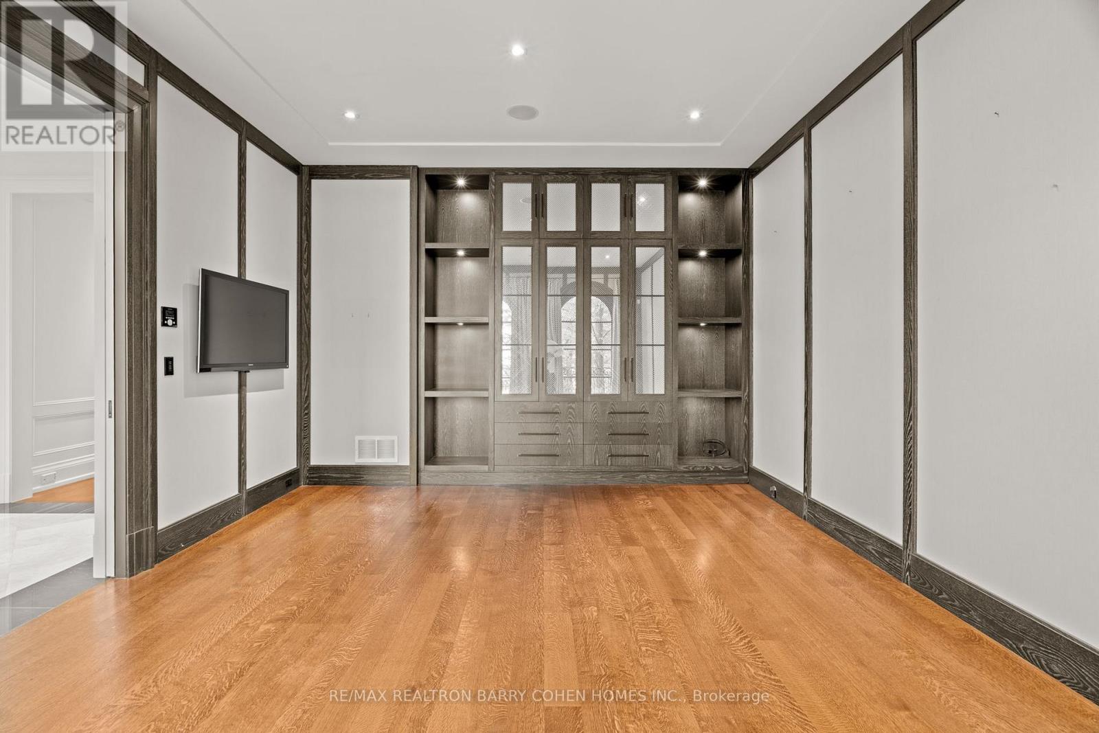 33 Blyth Hill Road, Toronto, Ontario  M4N 3L6 - Photo 5 - C12456501