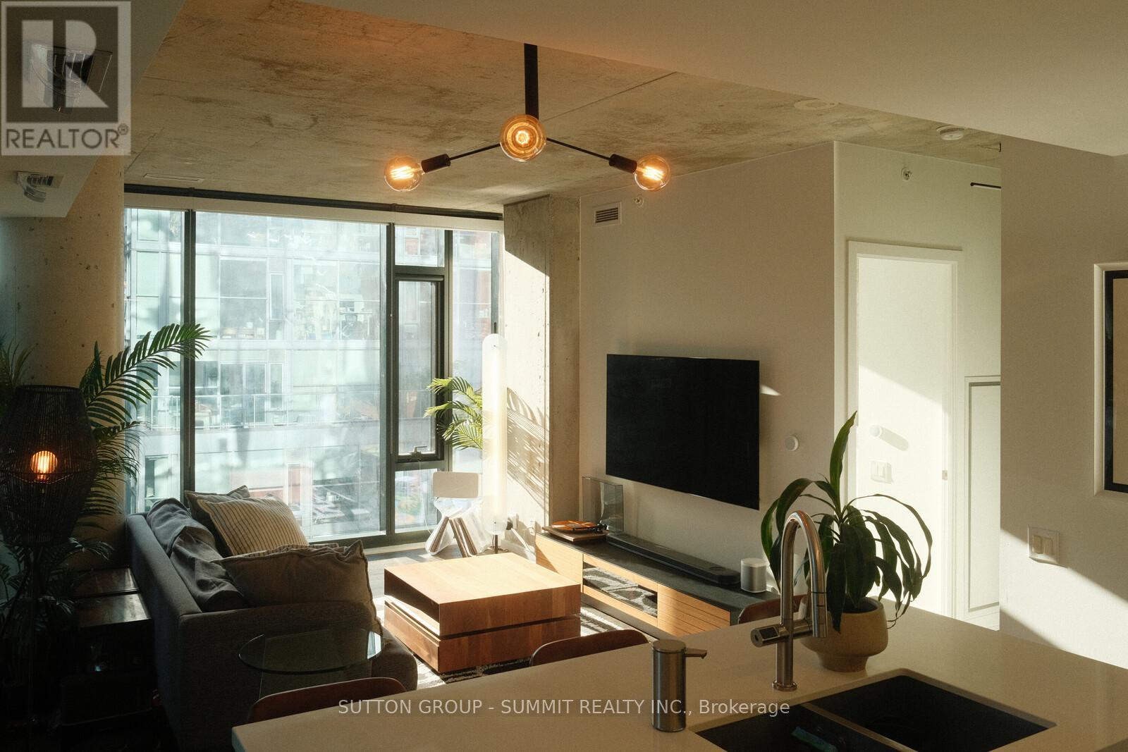 902 - 11 Charlotte Street, Toronto, Ontario  M5V 0M6 - Photo 2 - C12456609