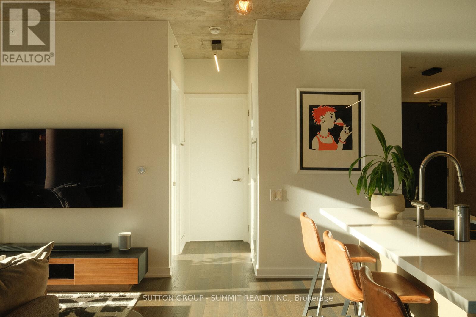 902 - 11 Charlotte Street, Toronto, Ontario  M5V 0M6 - Photo 3 - C12456609
