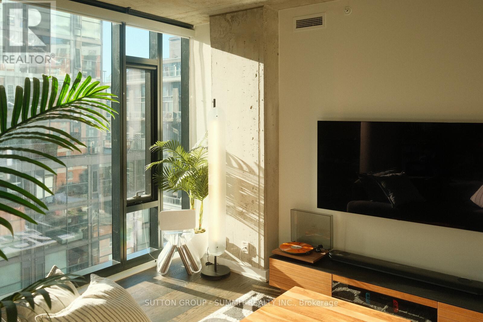 902 - 11 Charlotte Street, Toronto, Ontario  M5V 0M6 - Photo 4 - C12456609