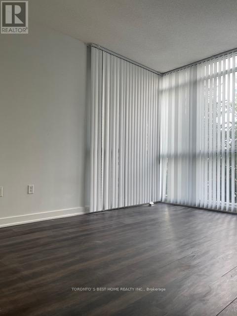 M Bed - 422 Lake Shore Boulevard W, Toronto, Ontario  M5V 2V9 - Photo 3 - C12456646