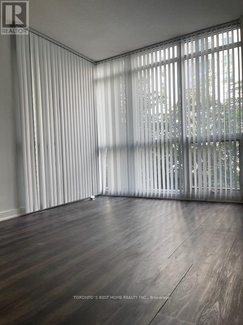 M Bed - 422 Lake Shore Boulevard W, Toronto, Ontario  M5V 2V9 - Photo 4 - C12456646