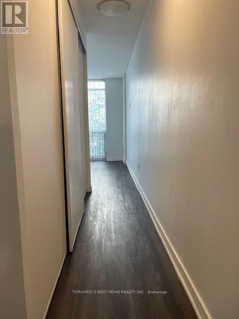 M Bed - 422 Lake Shore Boulevard W, Toronto, Ontario  M5V 2V9 - Photo 6 - C12456646