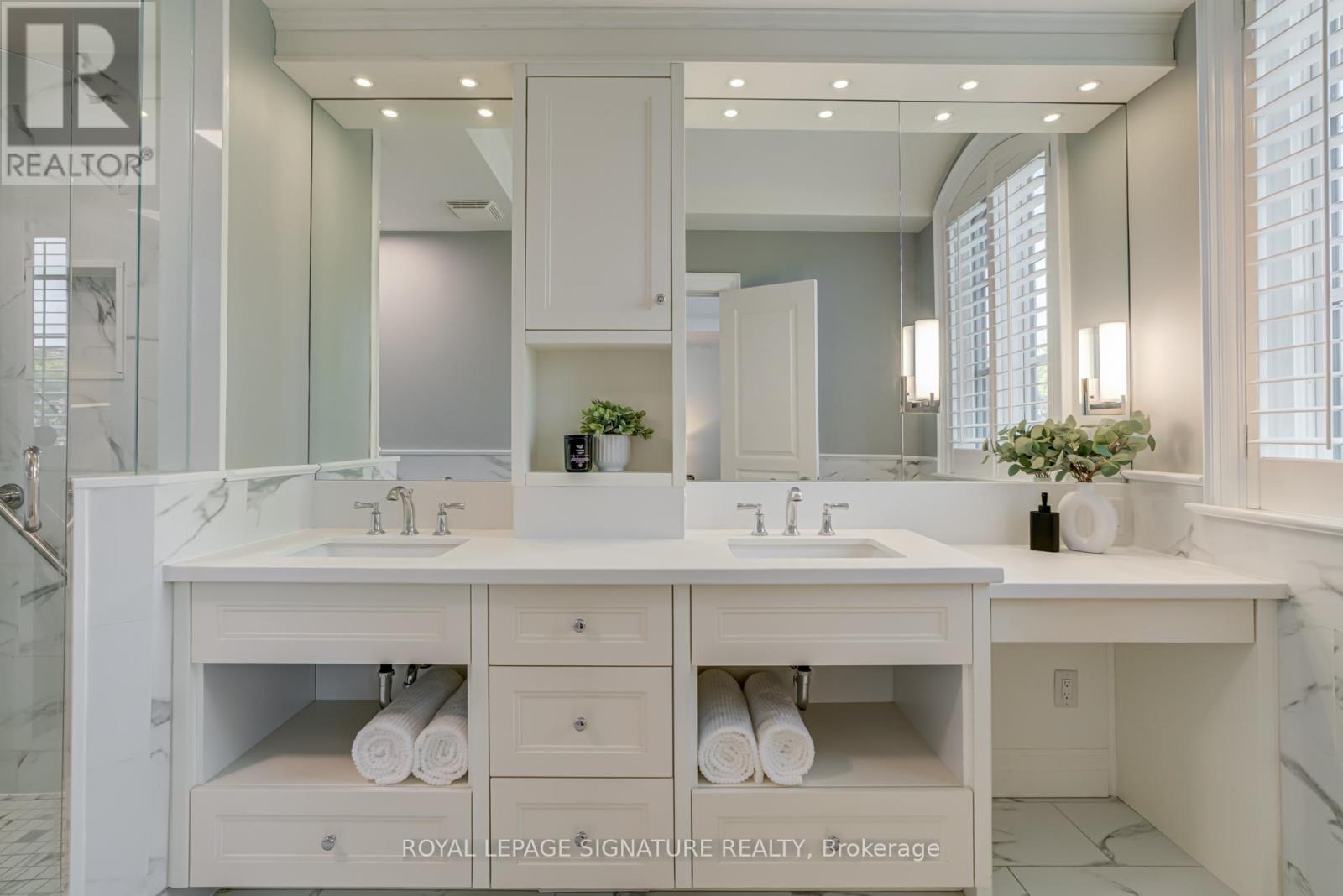 125 Joicey Boulevard, Toronto, Ontario  M5M 2T8 - Photo 17 - C12456654