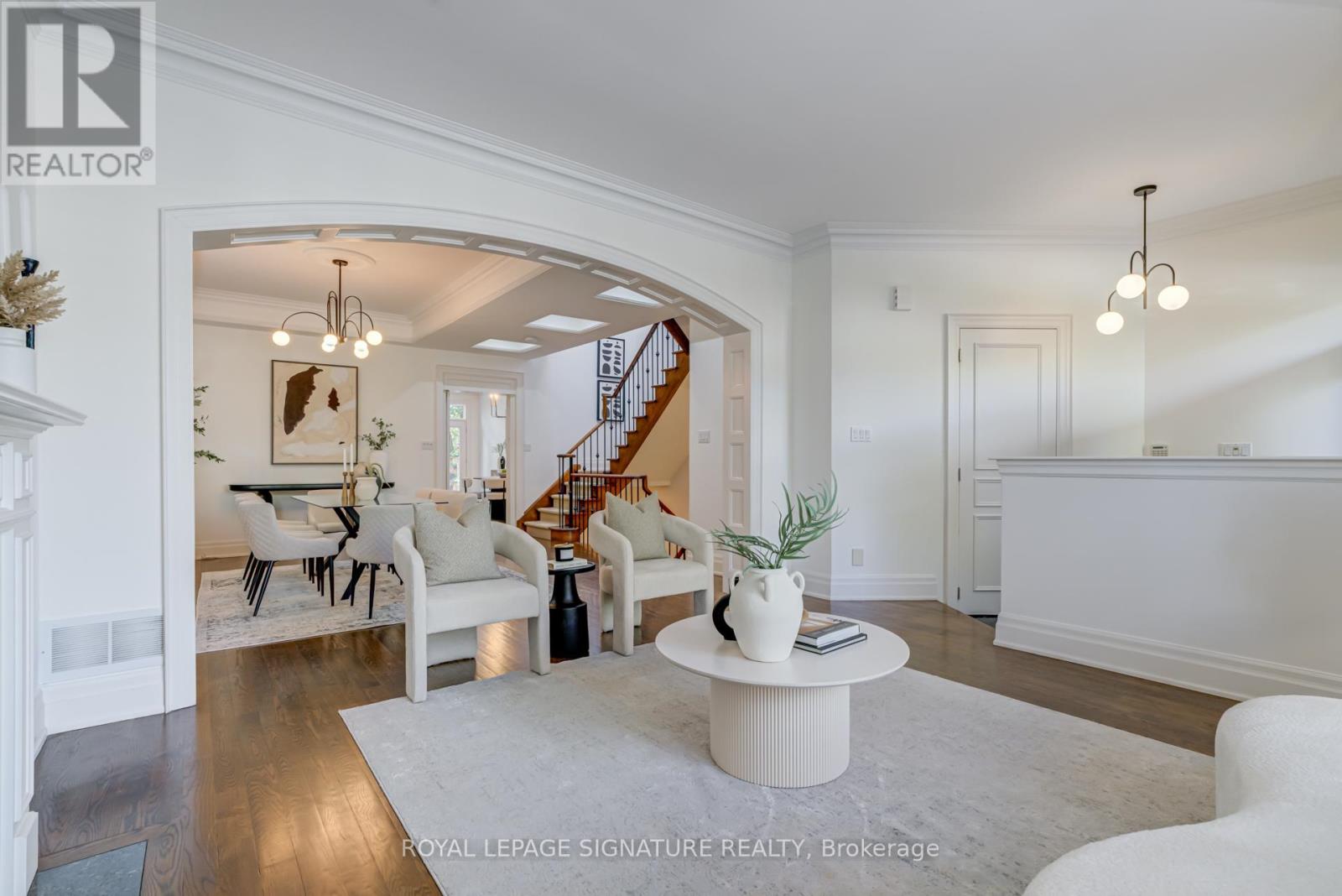125 Joicey Boulevard, Toronto, Ontario  M5M 2T8 - Photo 3 - C12456654
