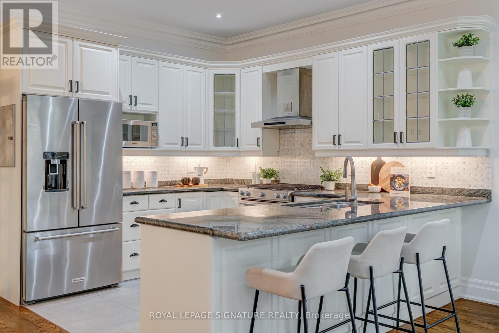 125 Joicey Boulevard, Toronto, Ontario  M5M 2T8 - Photo 8 - C12456654