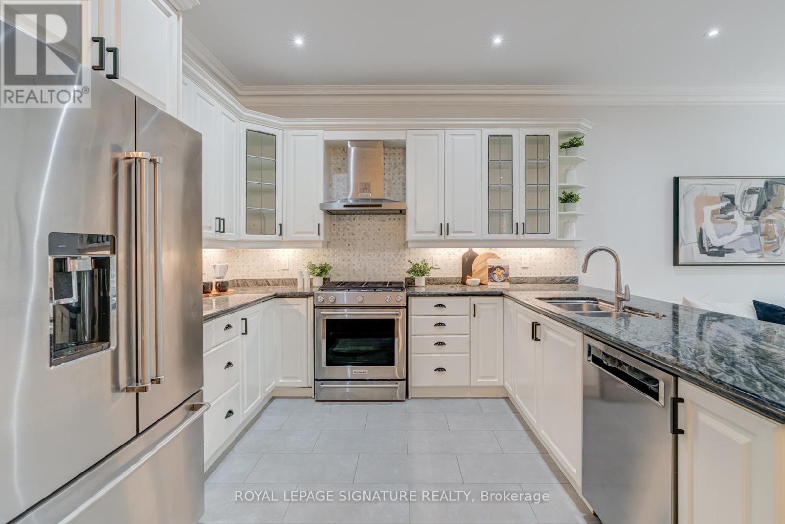 125 Joicey Boulevard, Toronto, Ontario  M5M 2T8 - Photo 9 - C12456654
