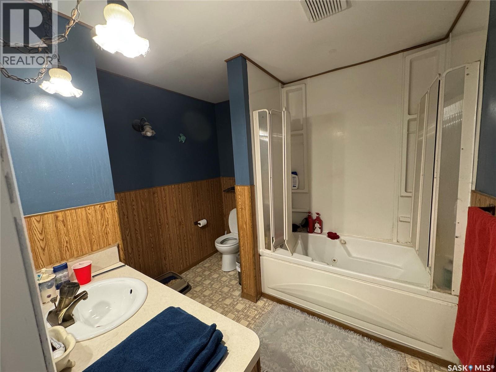 1215 Athabasca Street W, Moose Jaw, Saskatchewan  S6H 6C7 - Photo 8 - SK020624