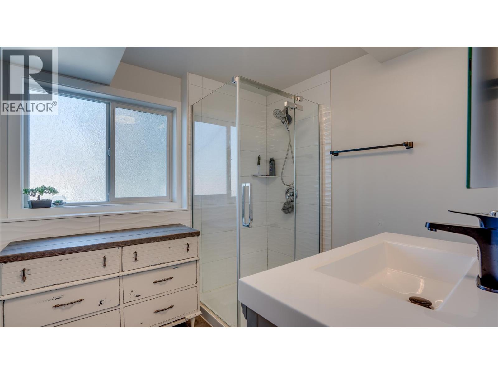 8818 Sunflower Place, Coldstream, British Columbia  V1B 2G2 - Photo 51 - 10363066