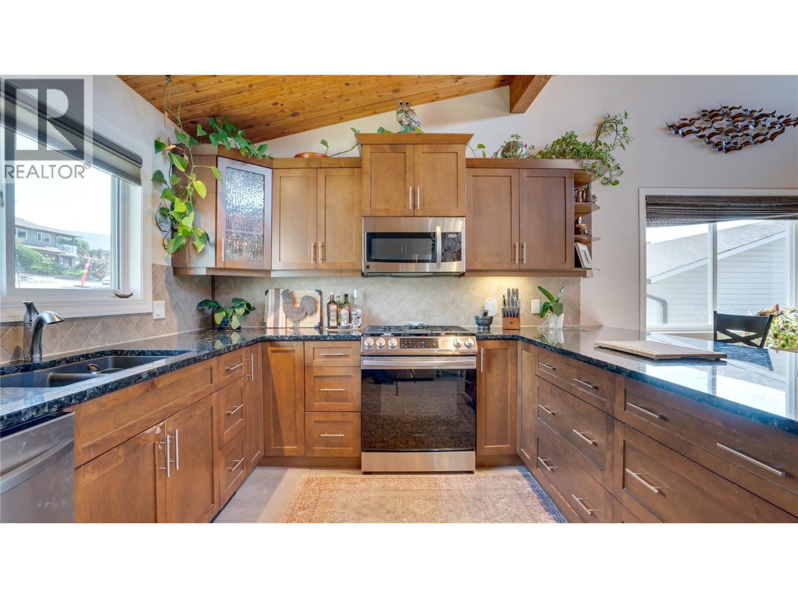 8818 Sunflower Place, Coldstream, British Columbia  V1B 2G2 - Photo 8 - 10363066
