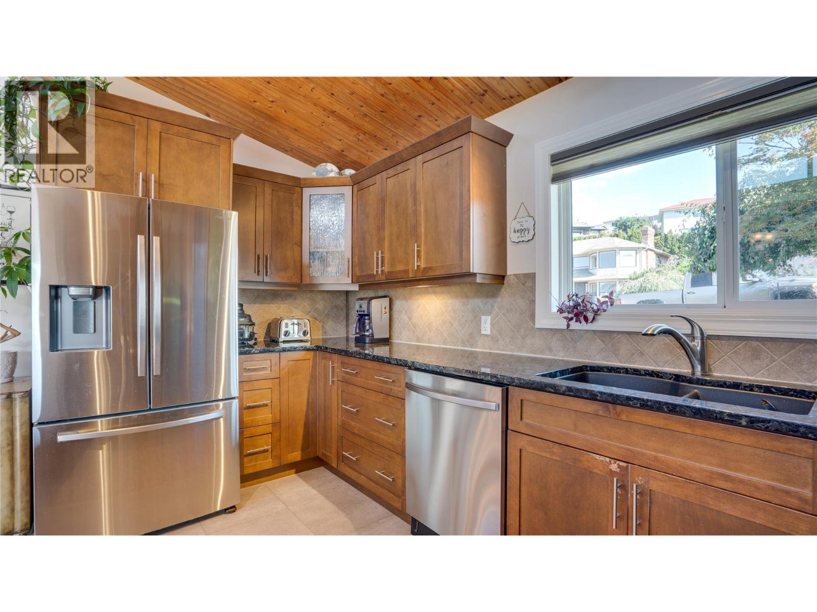 8818 Sunflower Place, Coldstream, British Columbia  V1B 2G2 - Photo 9 - 10363066