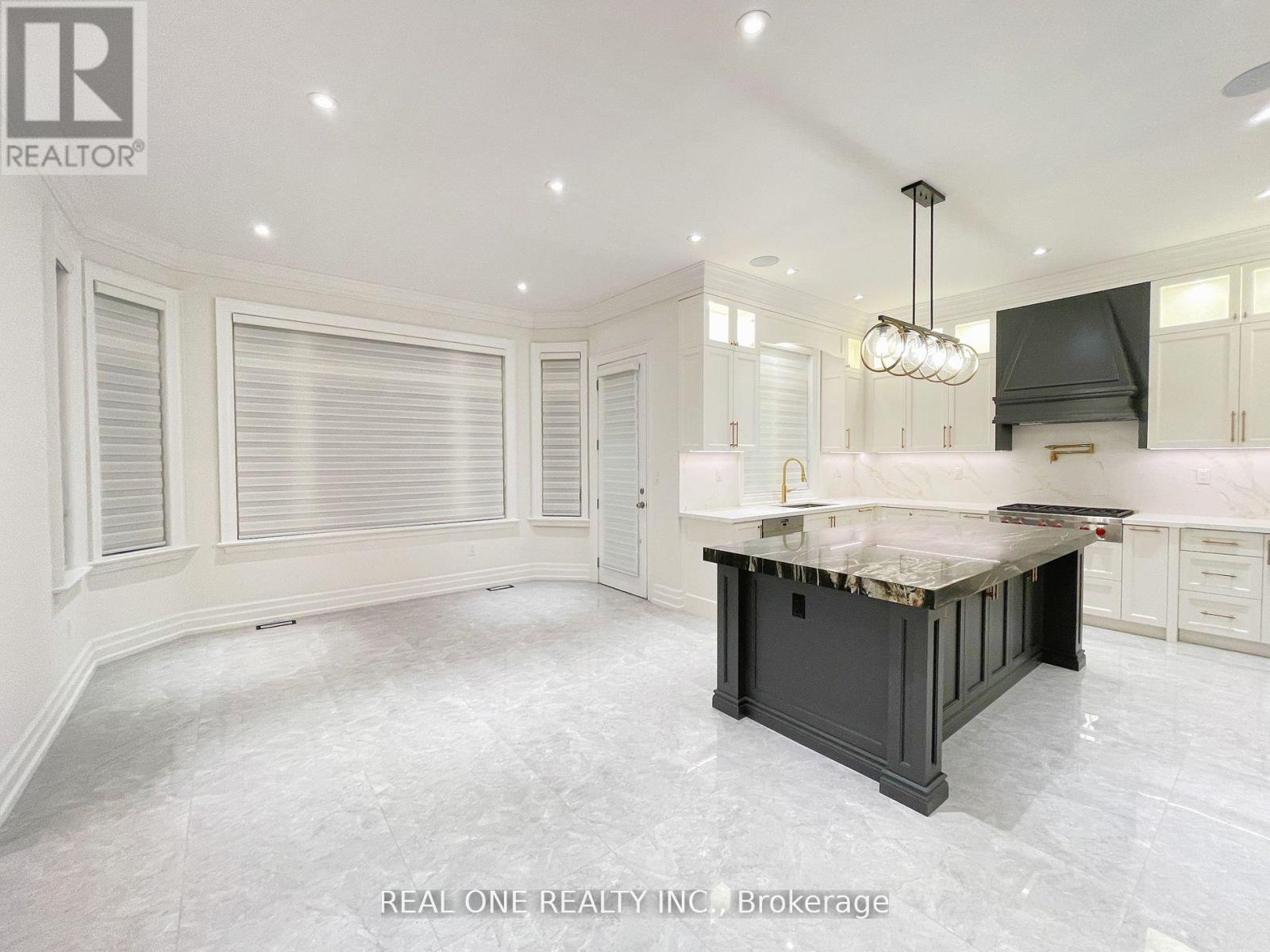 46 Hughson Drive, Markham, Ontario  L3R 2T8 - Photo 19 - N12456516
